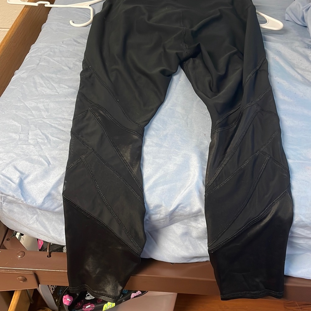 Black yoga pants